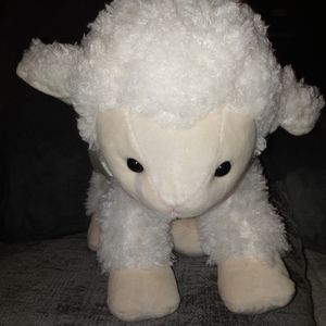 Stuffed white lamb
